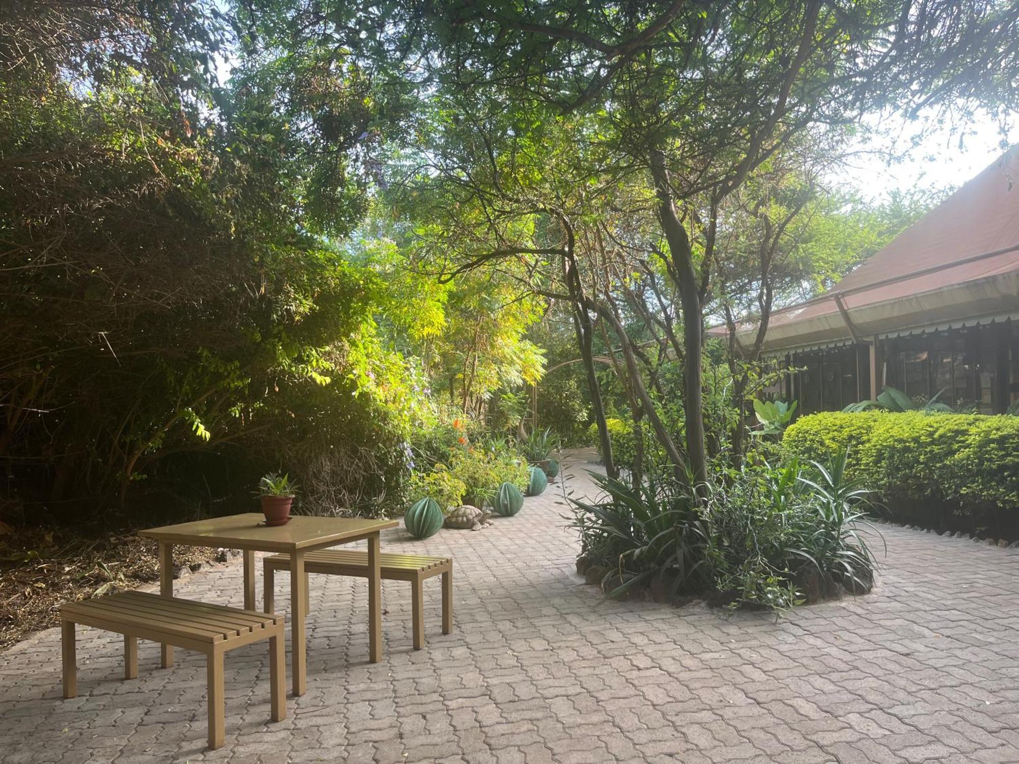 Ikweta Safari Camp Hotel Maua ภายนอก รูปภาพ