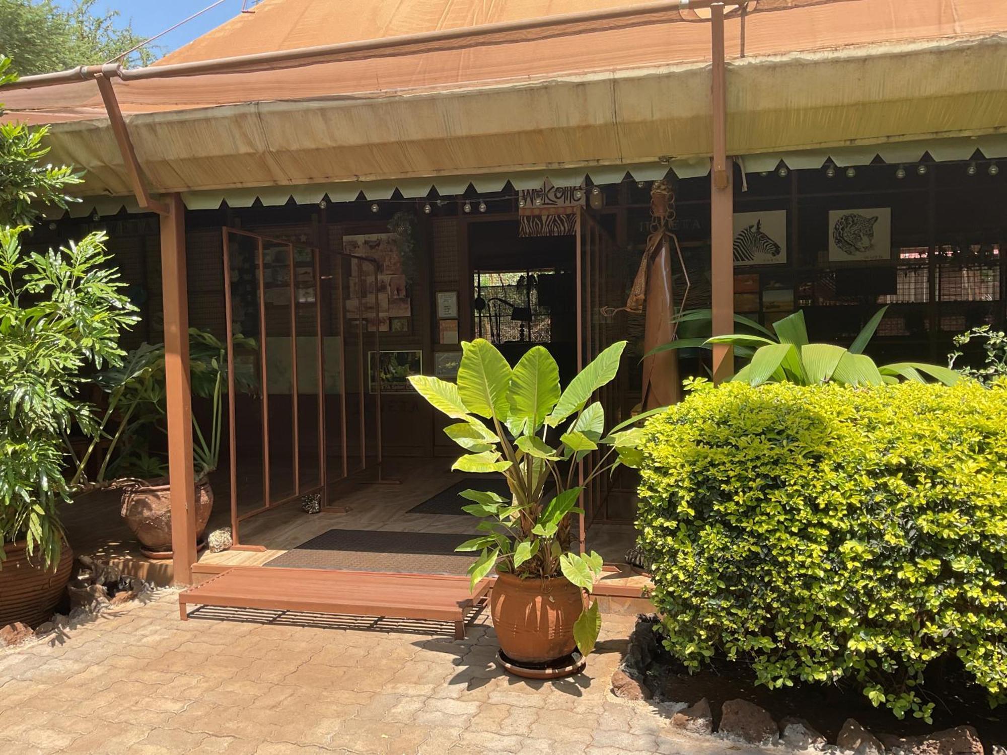 Ikweta Safari Camp Hotel Maua ภายนอก รูปภาพ