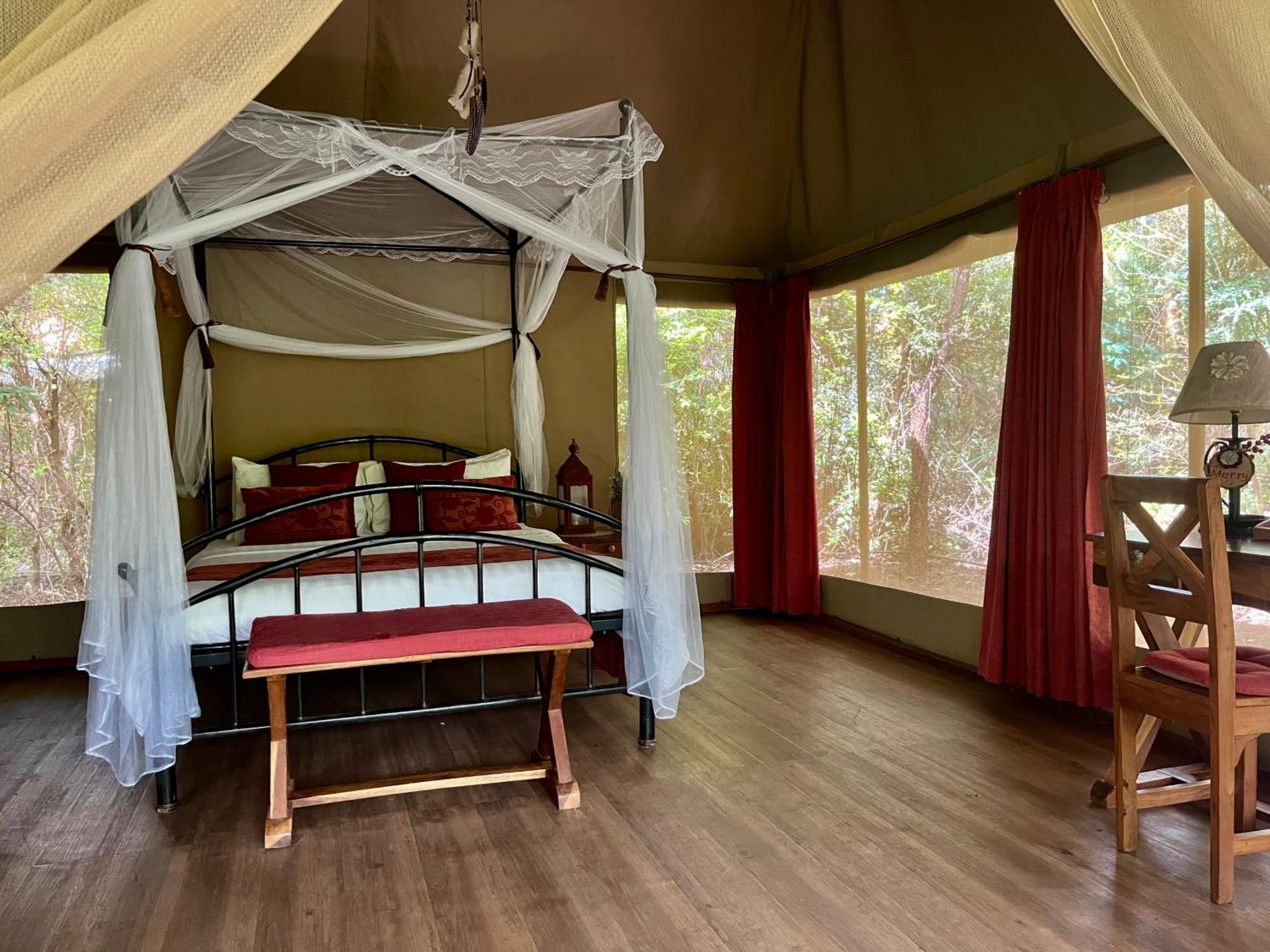 Ikweta Safari Camp Hotel Maua ภายนอก รูปภาพ