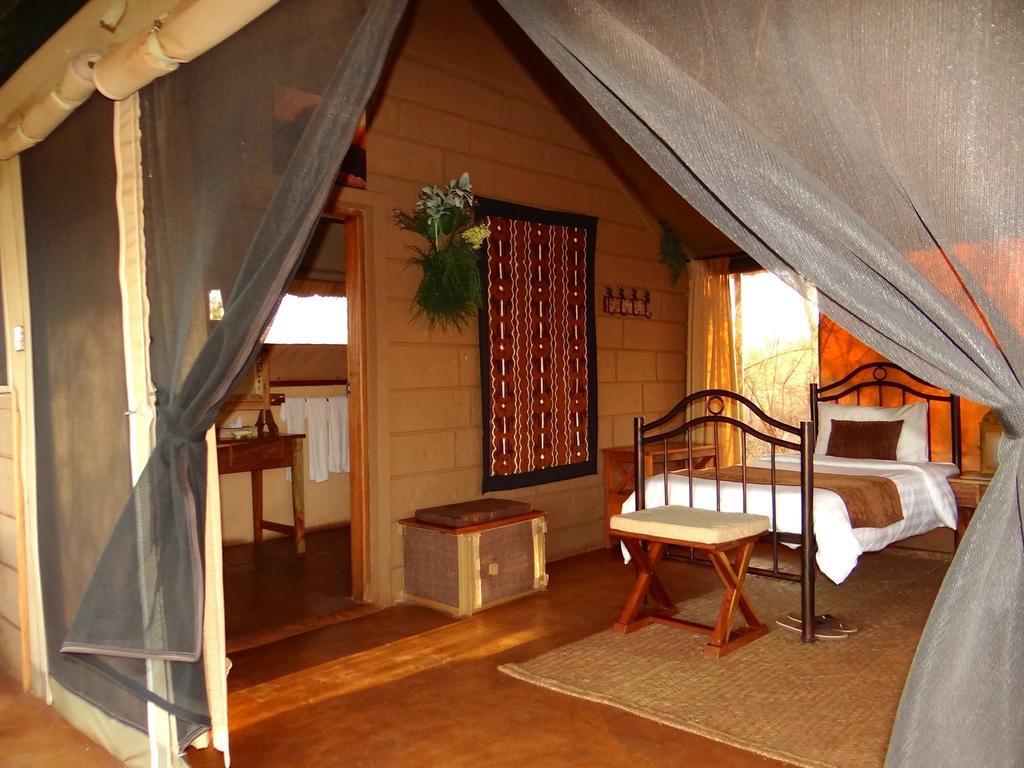 Ikweta Safari Camp Hotel Maua ภายนอก รูปภาพ